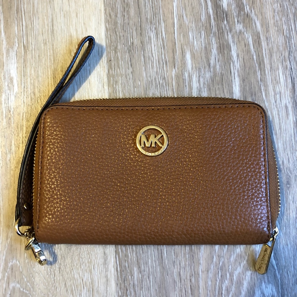 SOLD ✨Michael Kors wallet✨